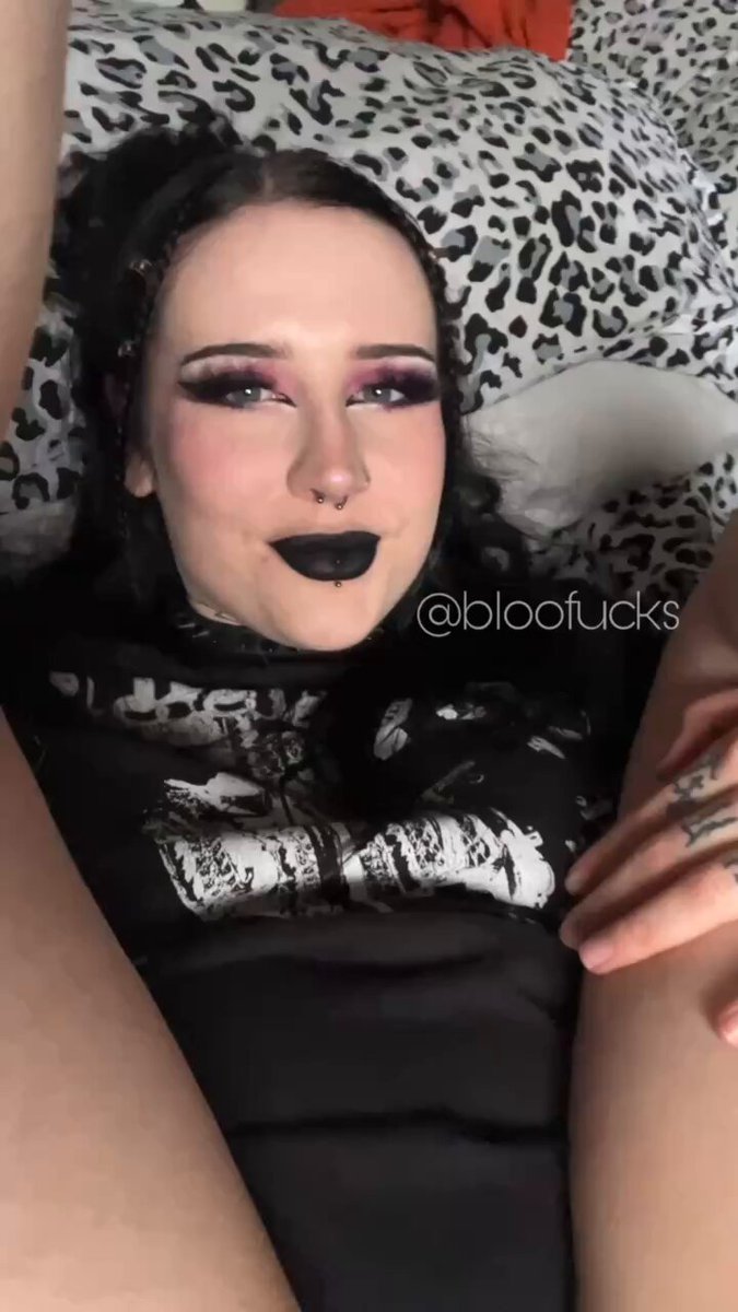 I got you a present.. pretty butthole for you to eat all day long 👅