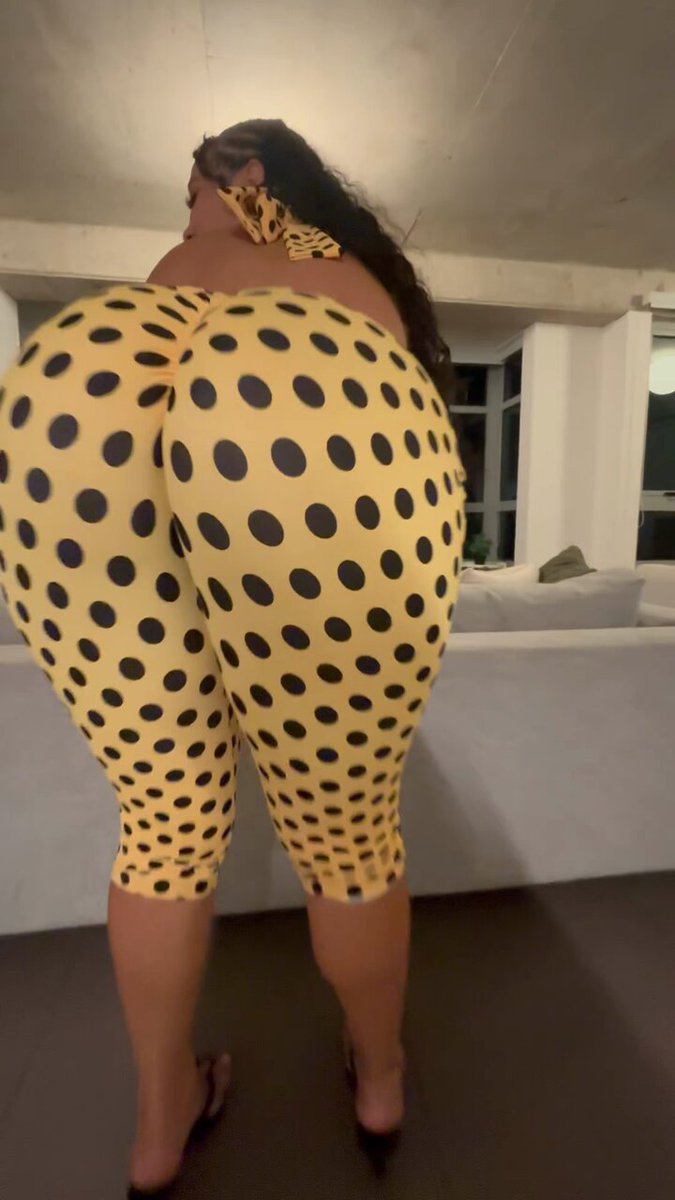 a wild latina mami appeared on ur tl🤭