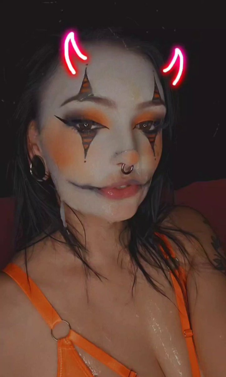 Slutty little clown girl 💕