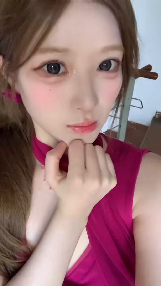 今天照了照镜子，发现自己长得好像你女朋友啊