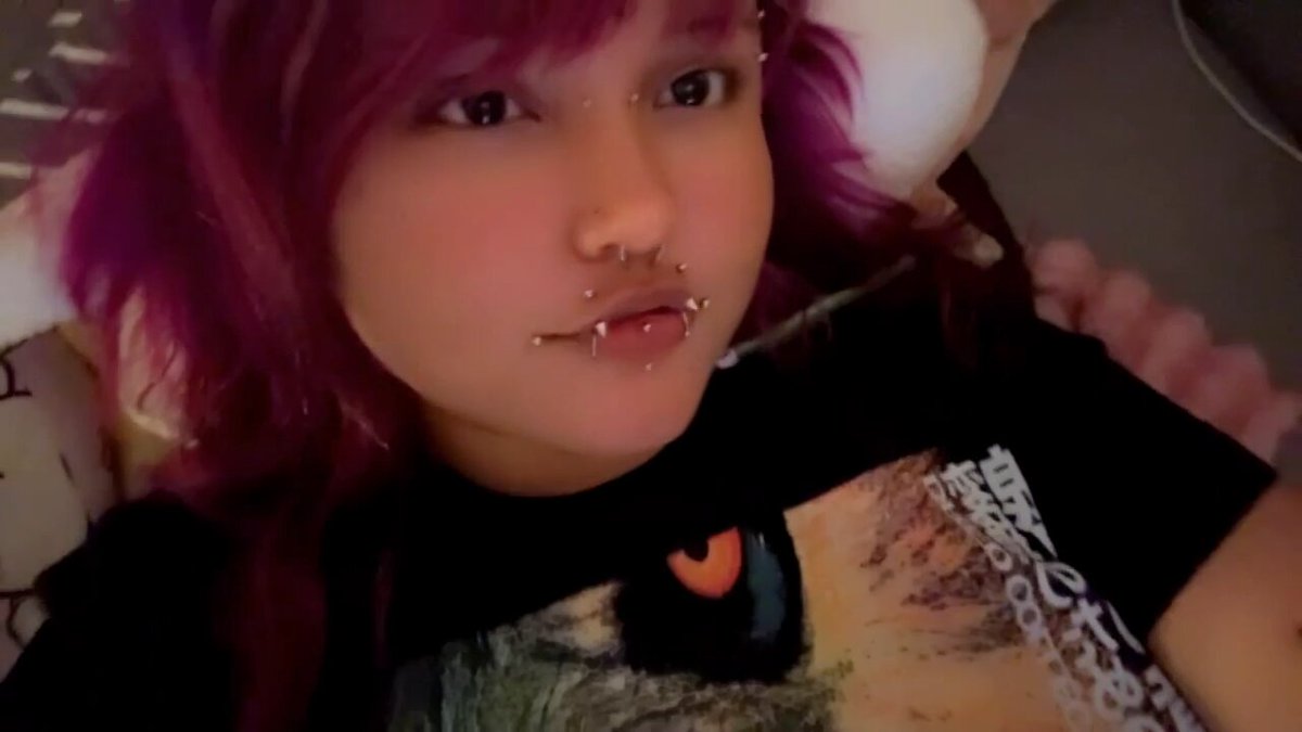 Sending my boobs to everyone who say “hi”💕