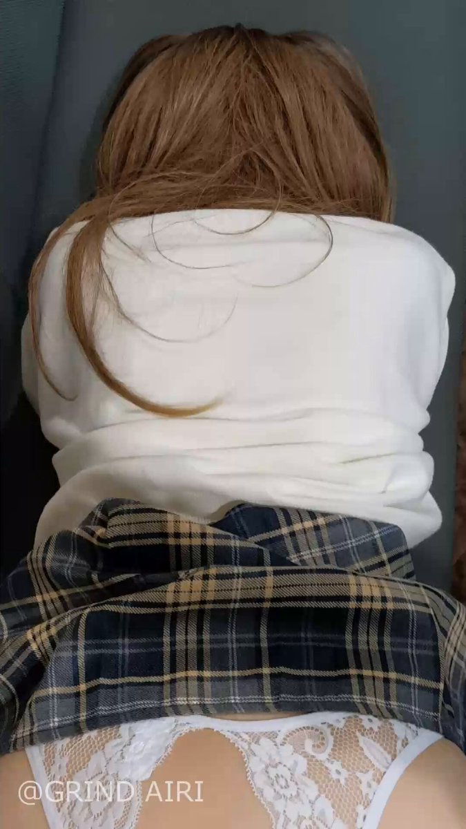 ケツを突き出して、悶えてる💖