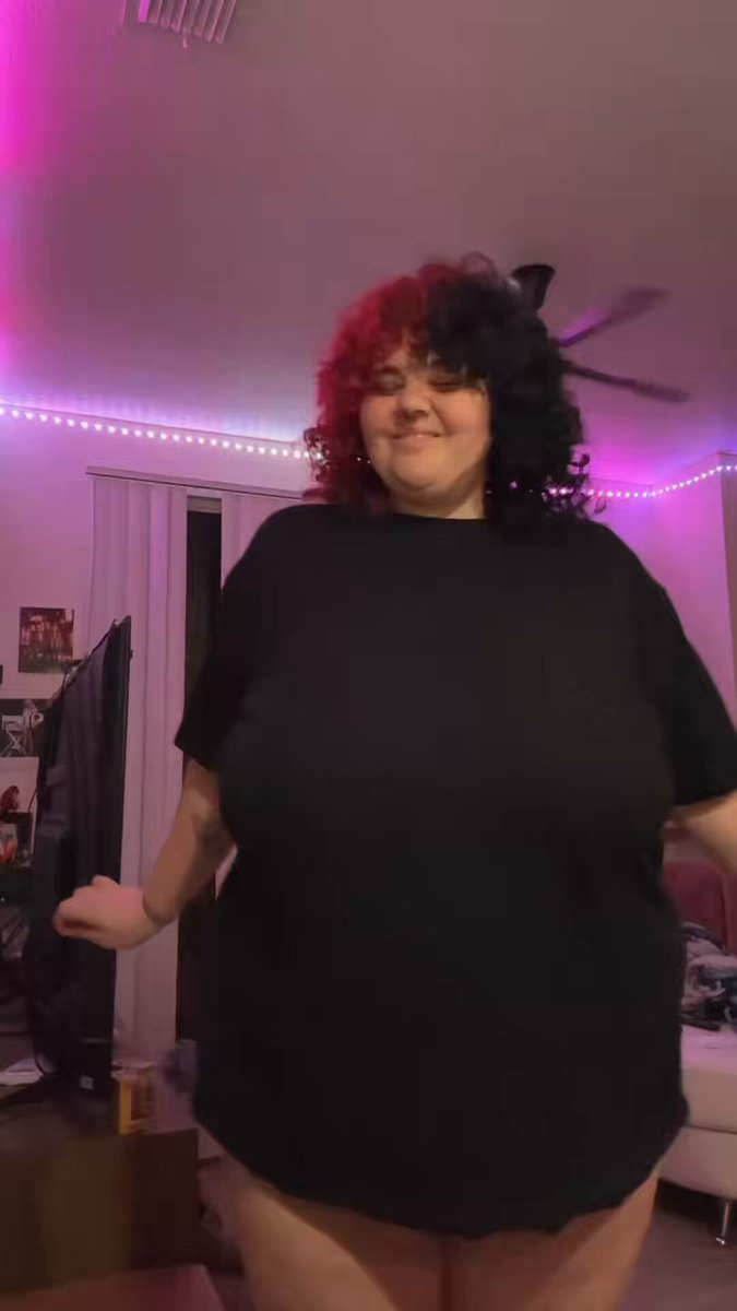who cares about fake goths, get you a fat alt girl insescortd 🤷‍♀️