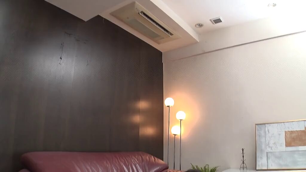 一位擔心缺乏支持的已婚婦女決定與她一起生活的可愛兒子的妻子將成為她的新伴侶，代替她搬走的媽媽朋友...