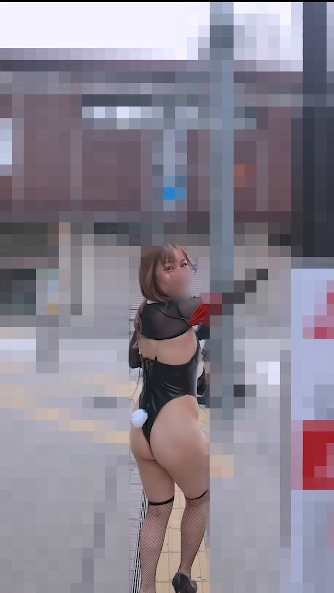 冷靜地思考並穿著這樣的衣服在城裡走來走去是很危險的。