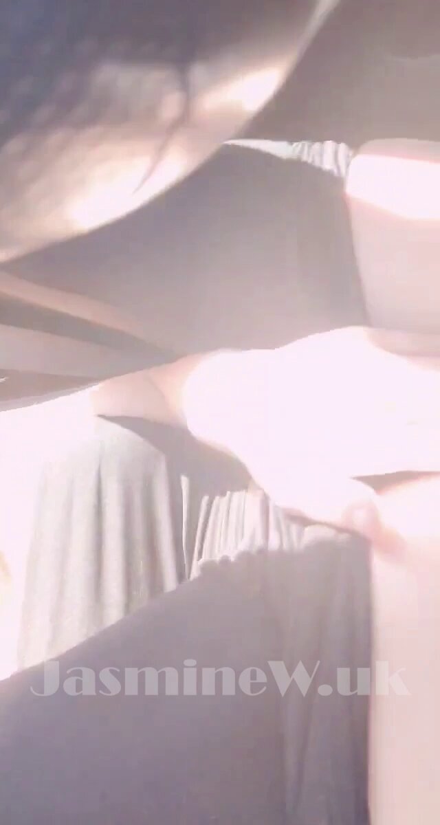 操*kk，我可能不應該在停車場玩我的陰戶🥵💦