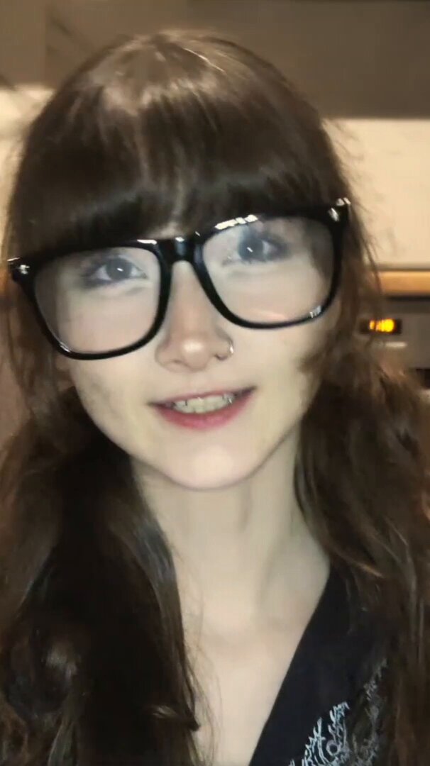 我年輕導師的緊緻陰戶很濕🖤