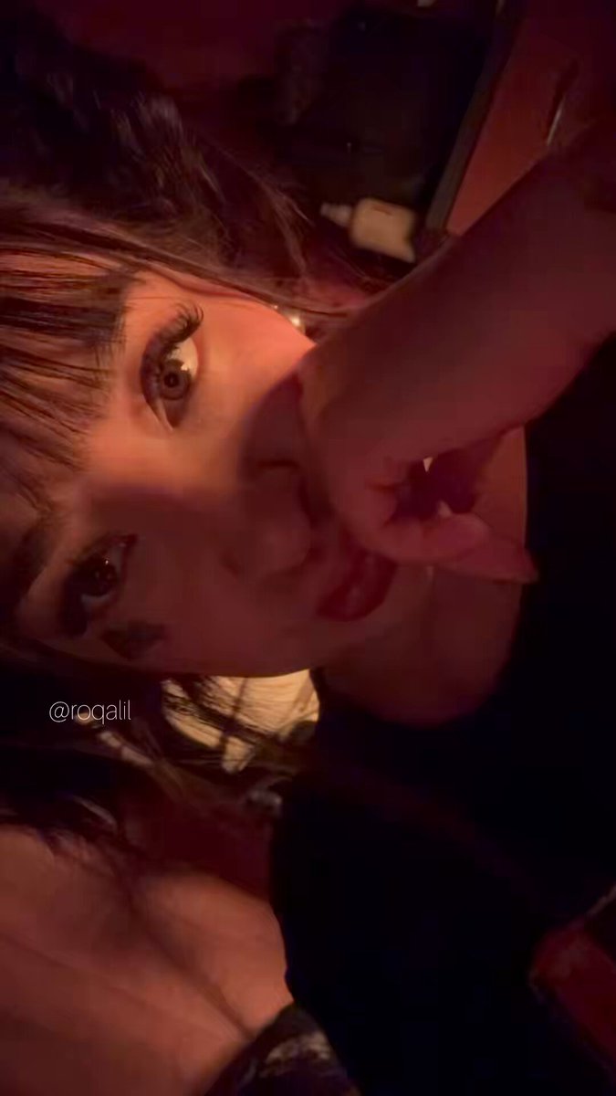 你喜歡我打開屁股的方式嗎？我正在訓練他，以便我很快就能進行肛交🥰
