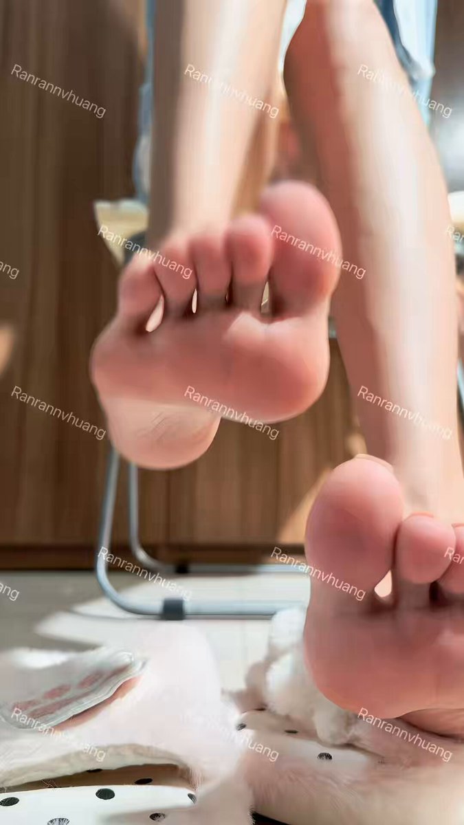 Clearly looking at the lines on the soles of my ancestors’ feet🖤