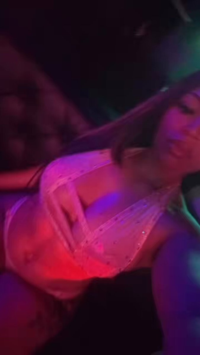 pretty lul bitch working the club 😍 this was in houston lol