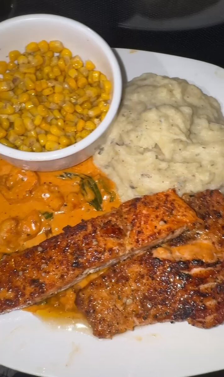I remade the viral cajun salmon meal from the cheesecake factory n this was sooo yummy, everything is better homemade 🤤
