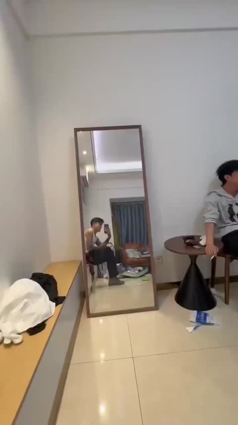 blockchong - 熬溪 女的出轨被抓更多视频

男的不知道女的結婚了

害怕被拍影片（影片 2/2）